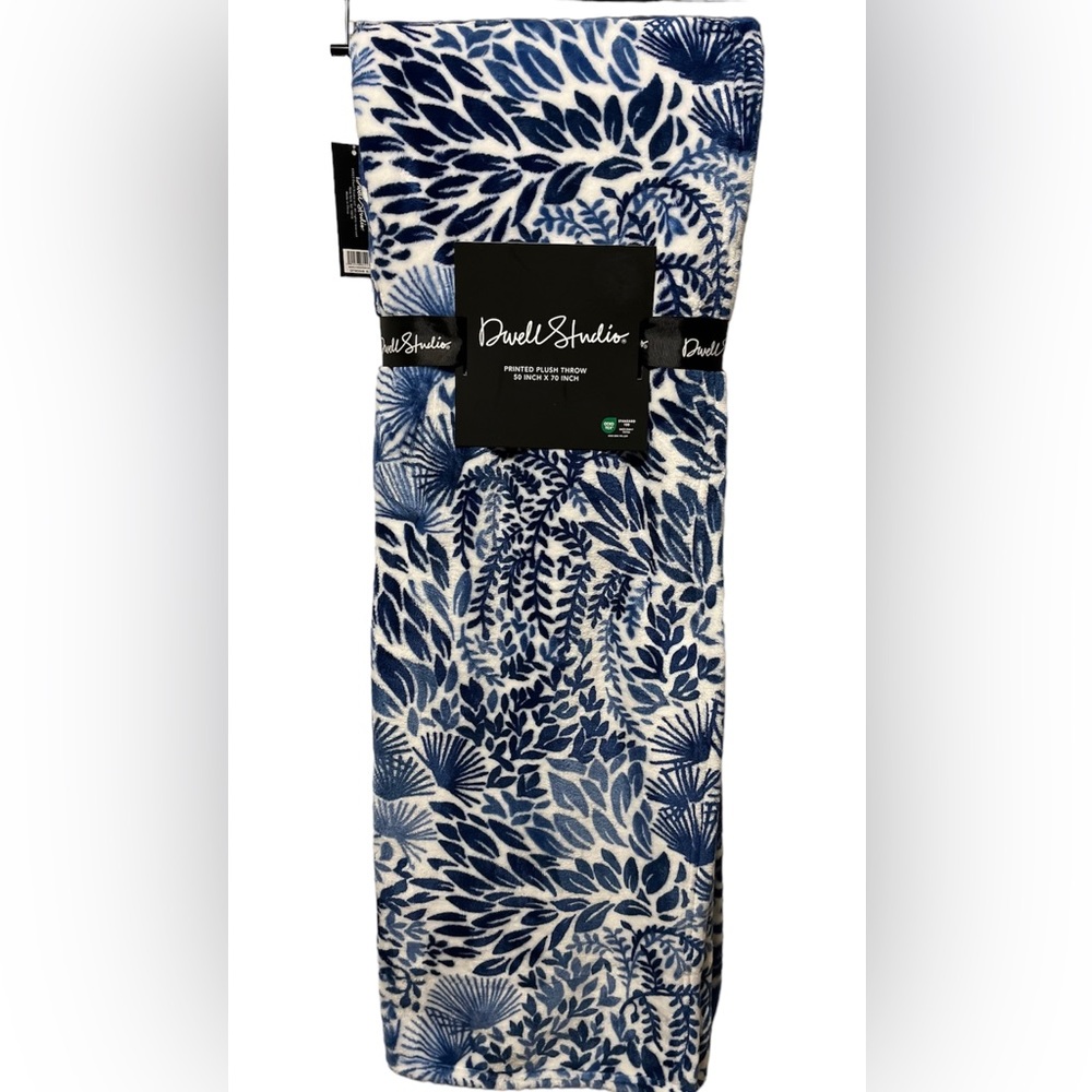 NWT Dwell Studios Plush Cozy Blue Floral Throw Blanket